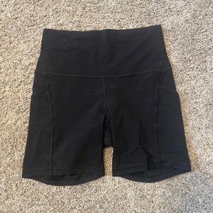 Lululemon Align High-Rise Short with Pockets 6" - size 6